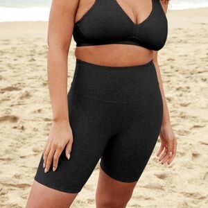 BEYOND YOGA High Waisted 7" Biker Short - size L